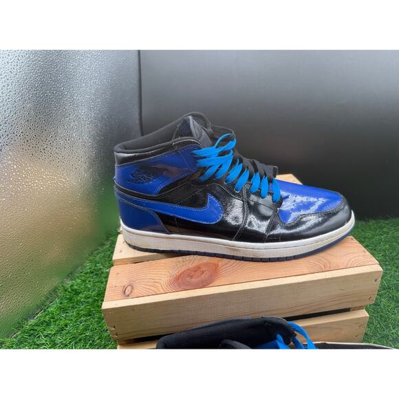 Nike- Air Jordan 1 Retro- High Top - Black/Blue-Size 10 M